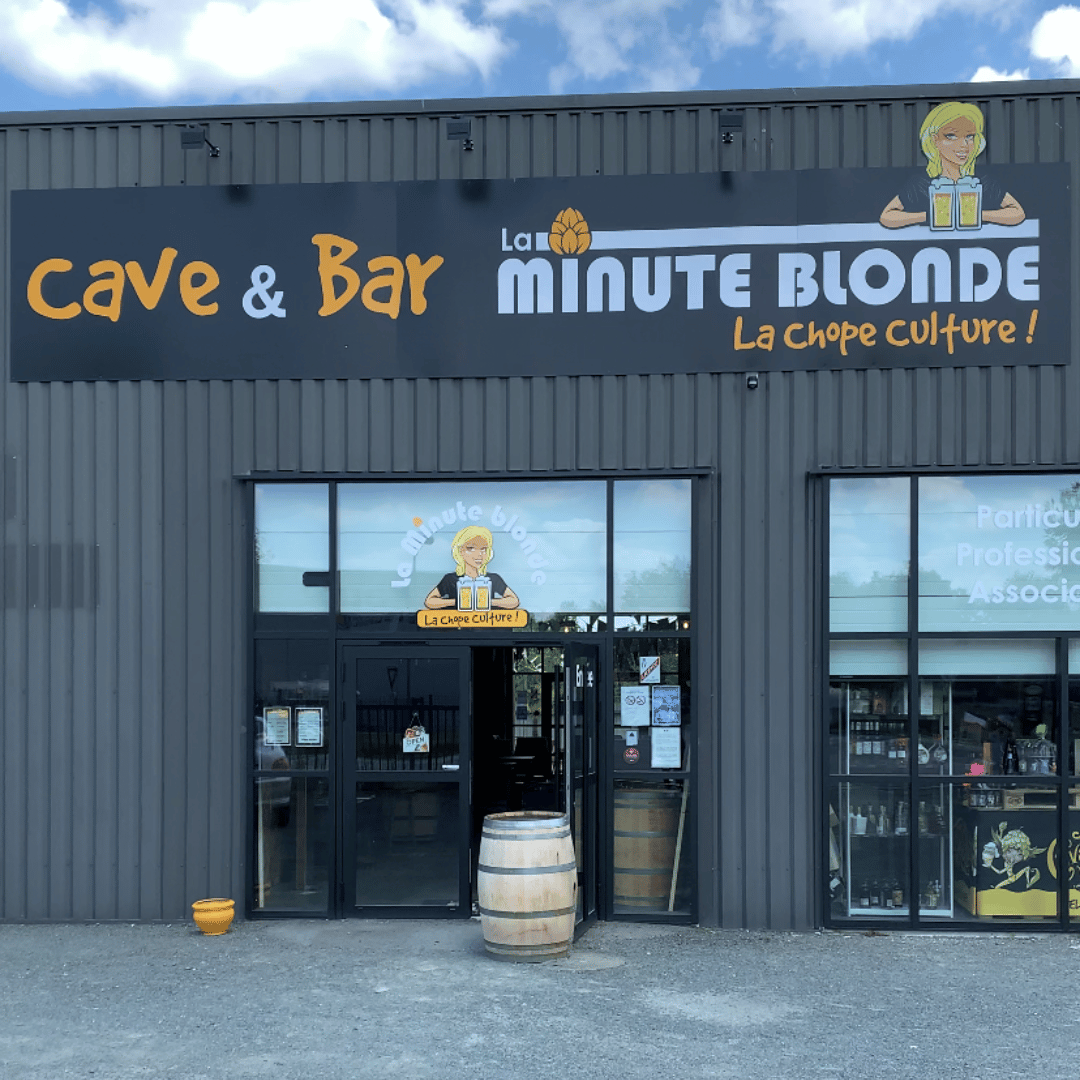 Devanture de La Minute Blonde Chantonnay (85).