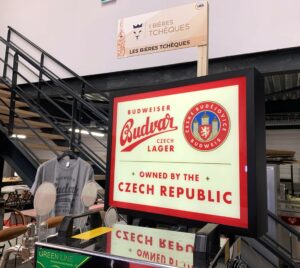 Enseigne lumineuse brasserie Budweiser Budvar au salon la minute blonde